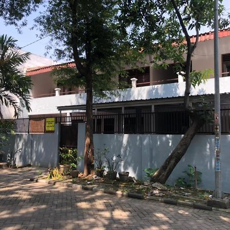 Oyo 90482 Rumah Oma Syariah Kupang  エクステリア 写真