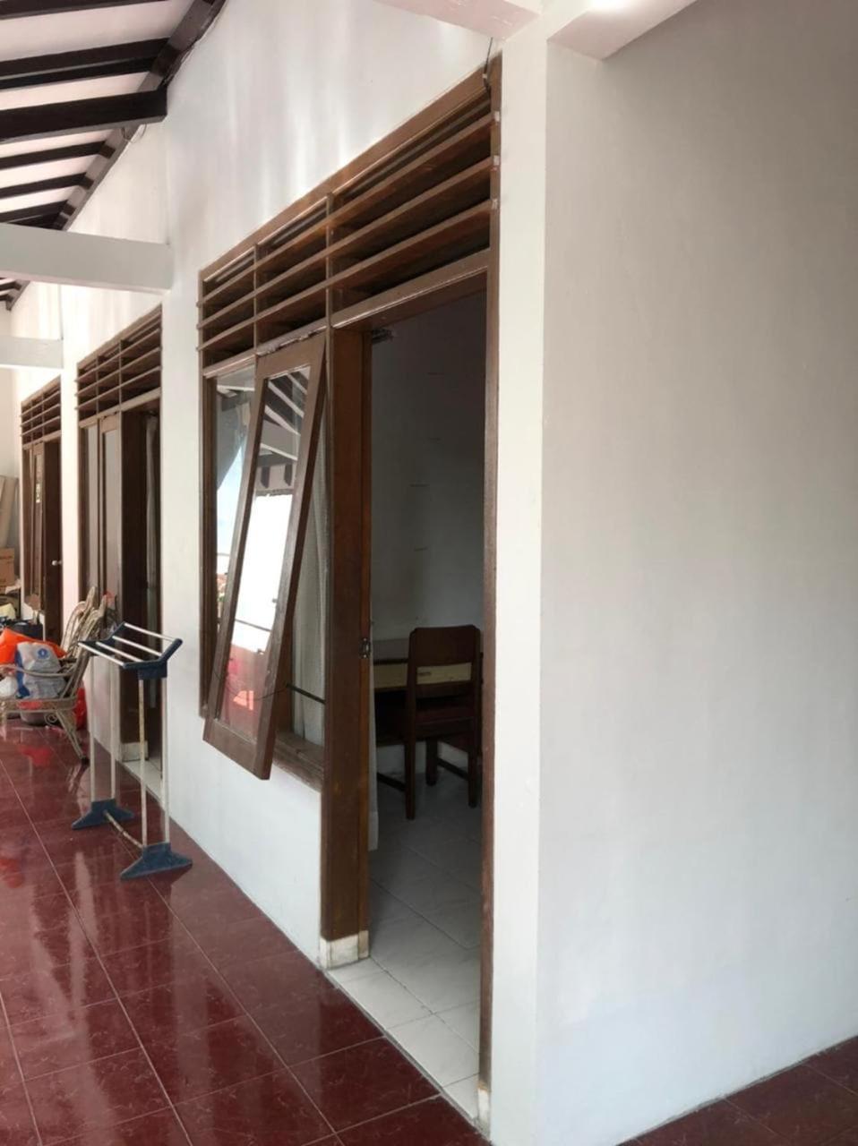 Oyo 90482 Rumah Oma Syariah Kupang  エクステリア 写真