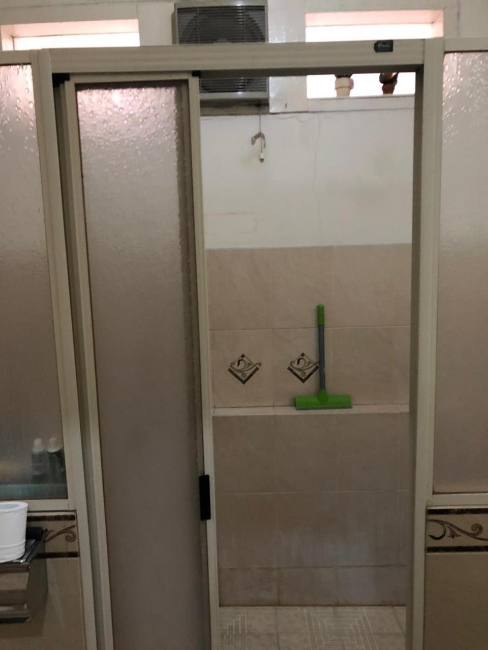 Oyo 90482 Rumah Oma Syariah Kupang  エクステリア 写真