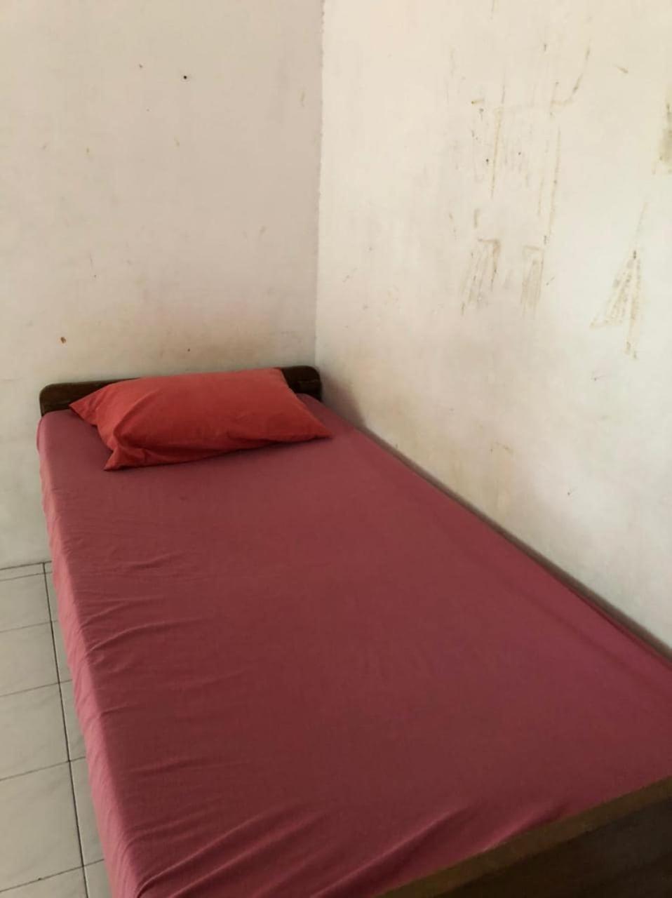 Oyo 90482 Rumah Oma Syariah Kupang  エクステリア 写真