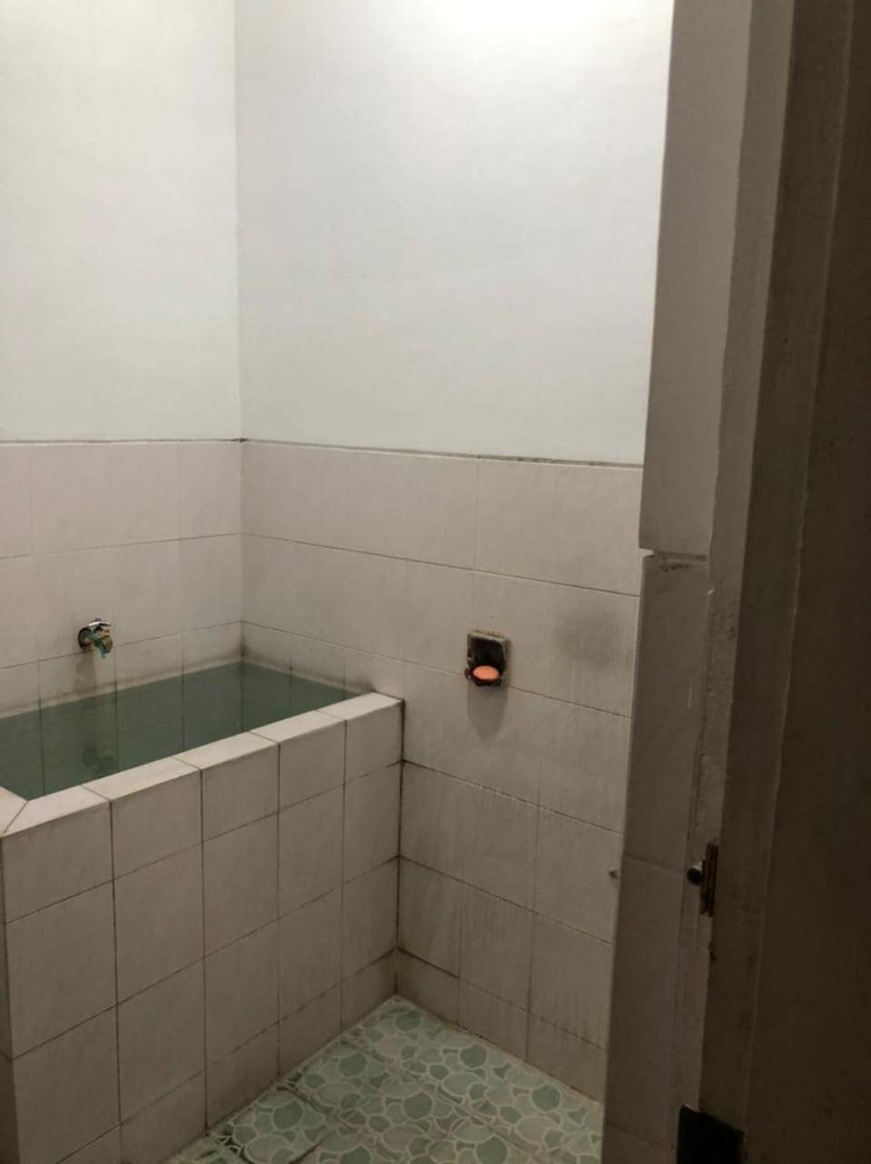 Oyo 90482 Rumah Oma Syariah Kupang  エクステリア 写真
