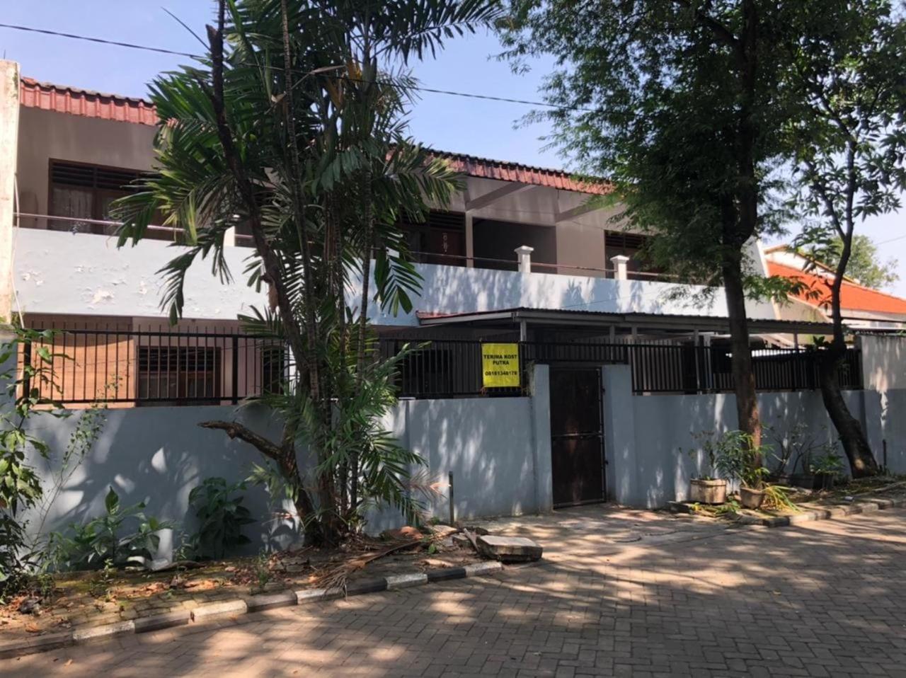 Oyo 90482 Rumah Oma Syariah Kupang  エクステリア 写真