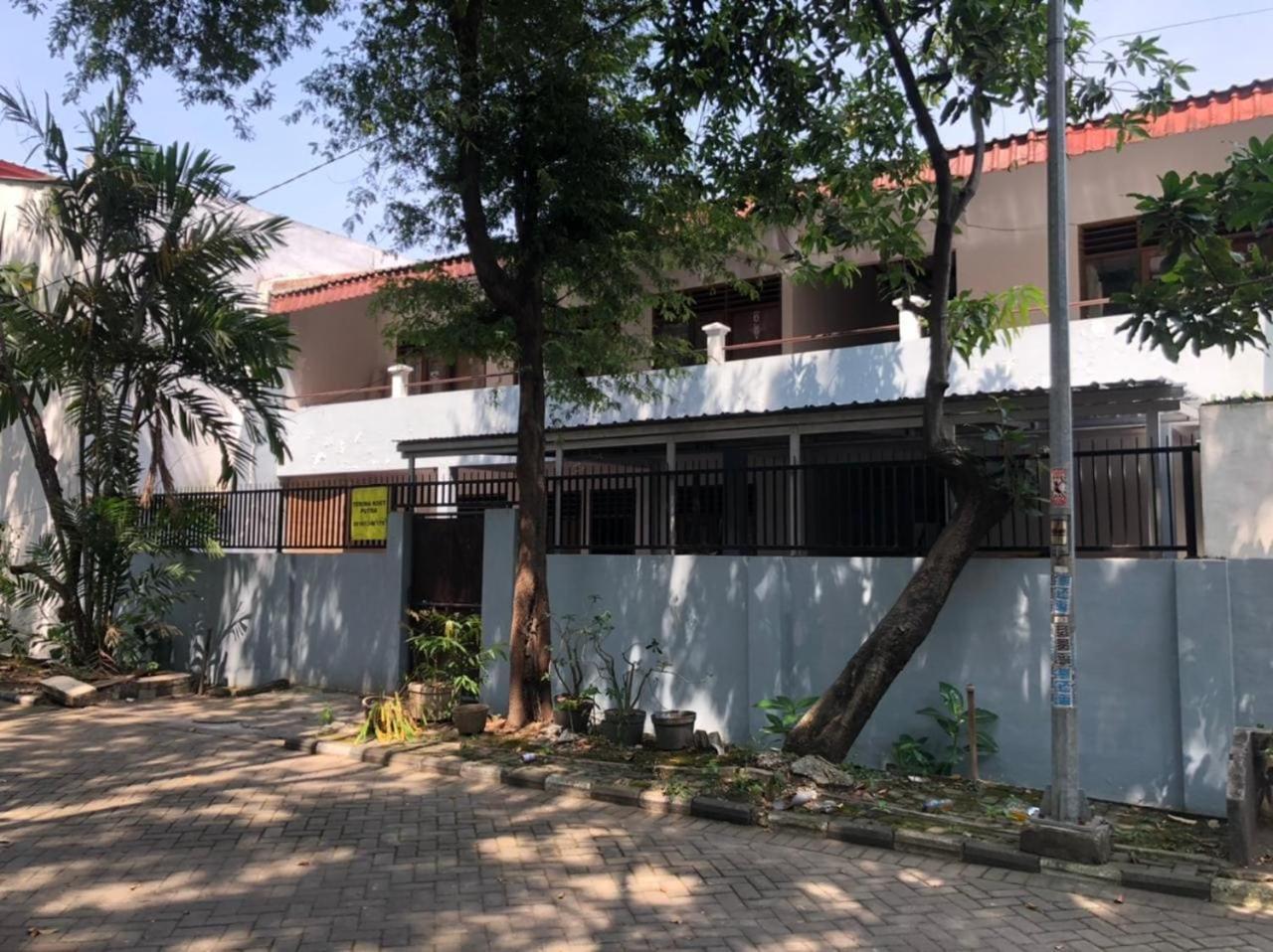 Oyo 90482 Rumah Oma Syariah Kupang  エクステリア 写真