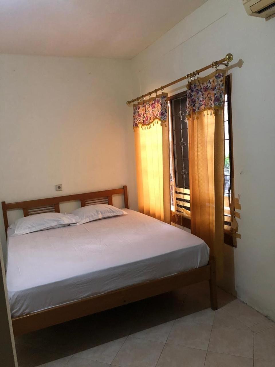Oyo 90482 Rumah Oma Syariah Kupang  エクステリア 写真