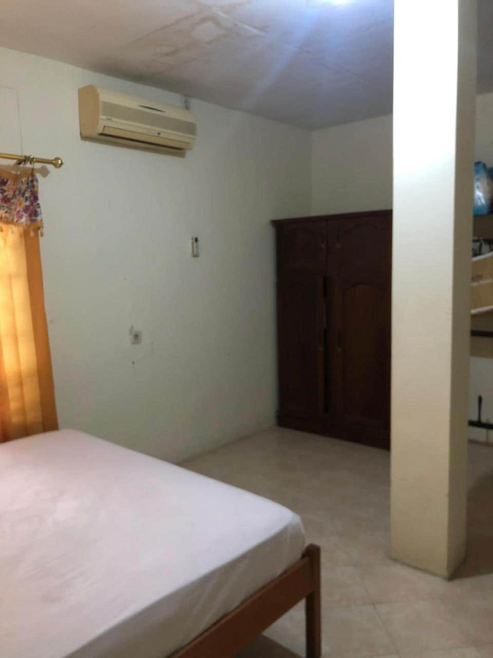 Oyo 90482 Rumah Oma Syariah Kupang  エクステリア 写真